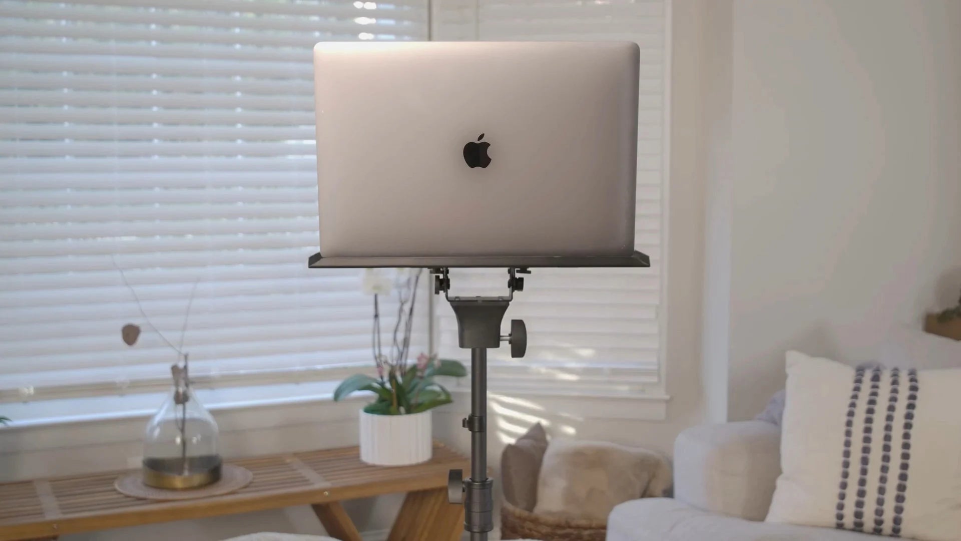 Laptops on the PropVue stand — Tray mount