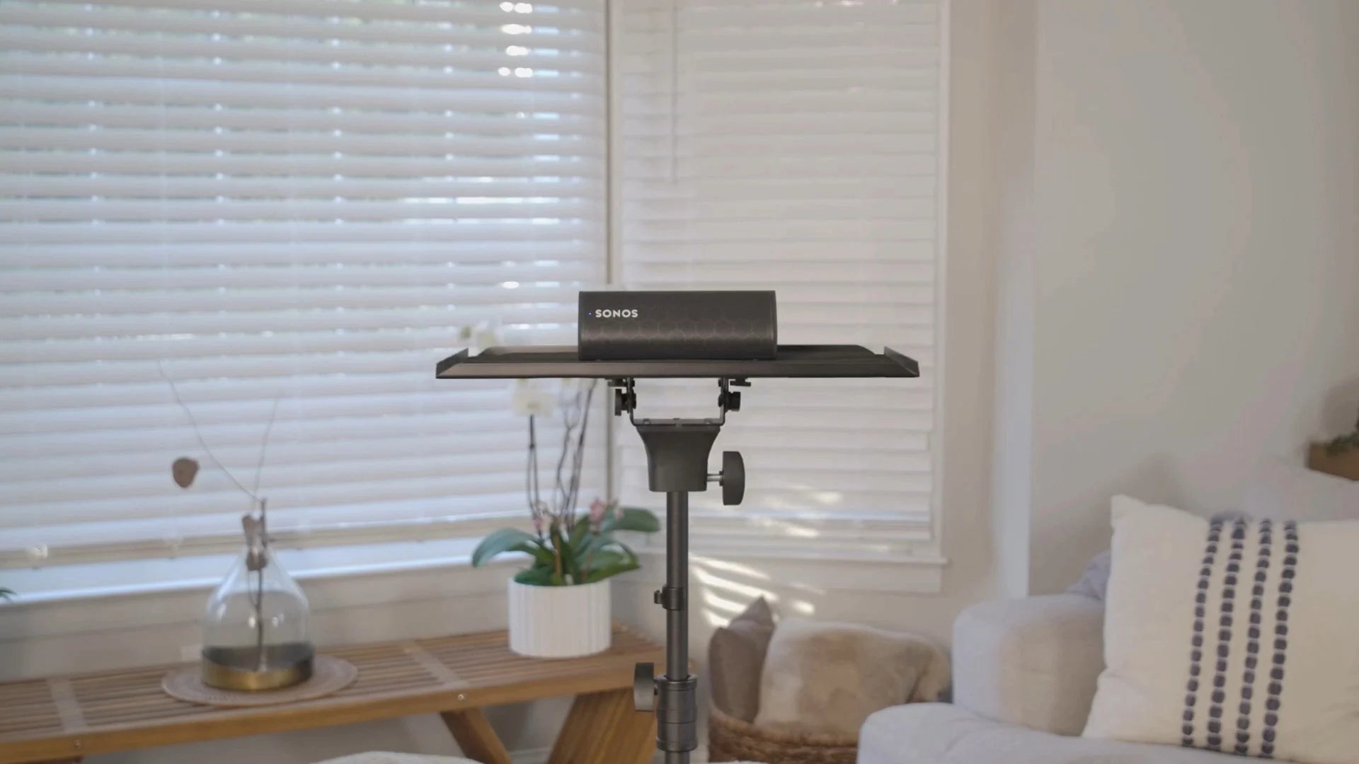Speakers on the PropVue stand — Tray mount